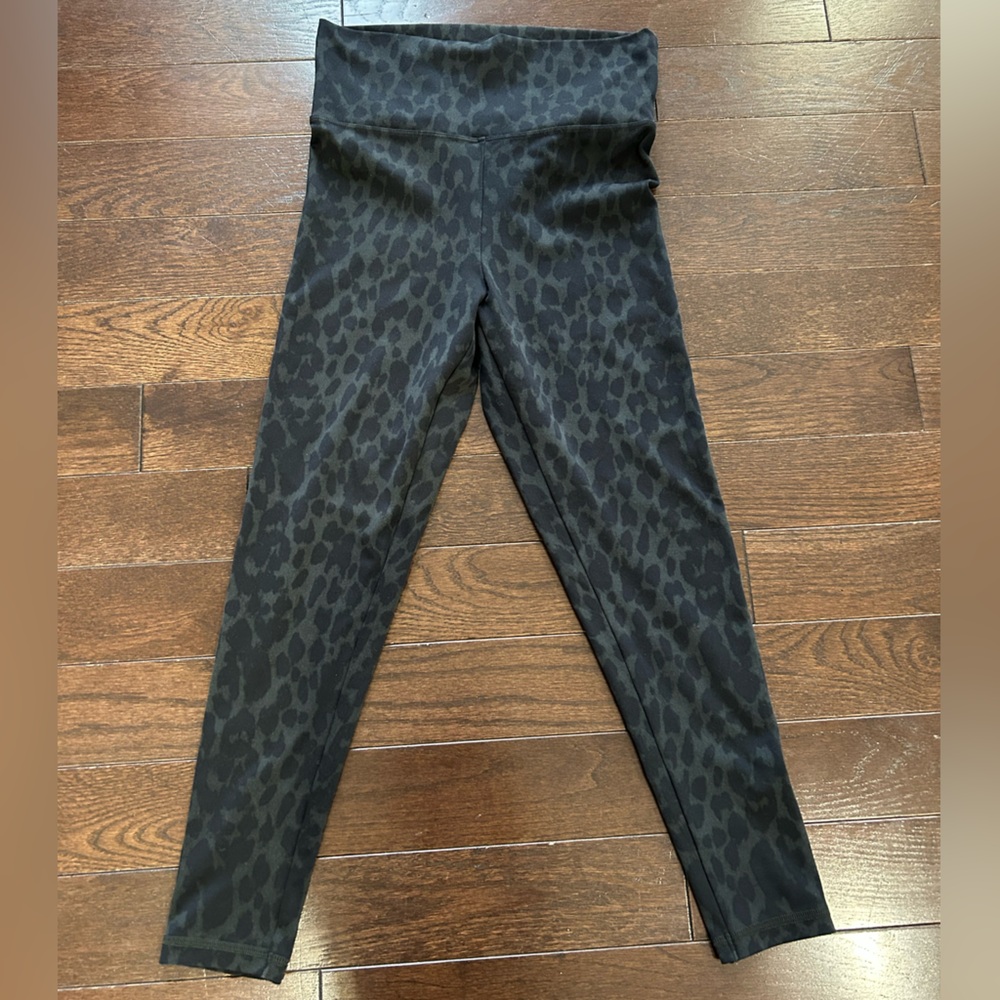 NWOT VS Leopard Print Leggings